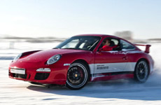 保時捷凌駕冰雪