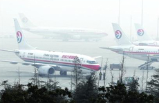 霧鎖航班囧在昆明機場三日 7000旅客滯留