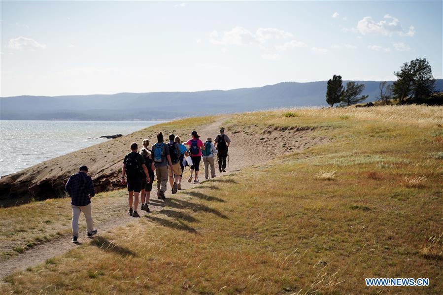 U.S.-YELLOWSTONE NATIONAL PARK-SCENERY