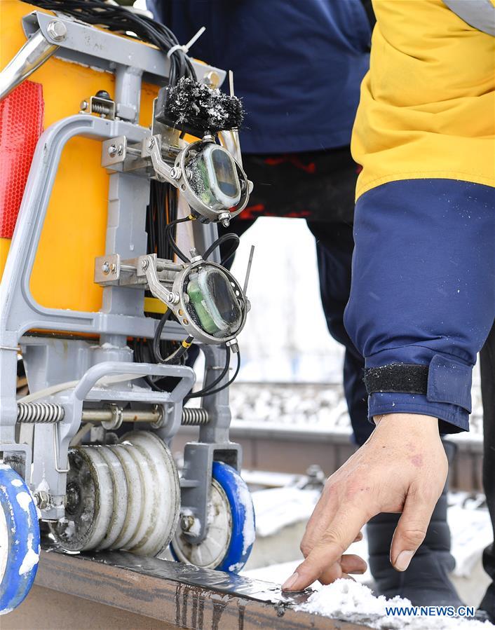 CHINA-CHANGCHUN-SPRING FESTIVAL TRAVEL RUSH-RAILWAY-WORKER (CN)