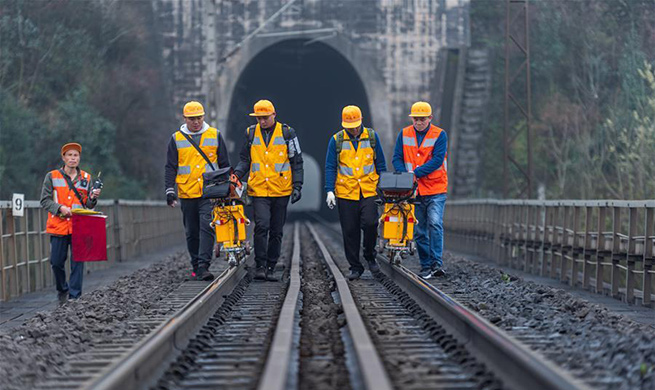 Railway technicians work carefully to secure railways for Spring Festival travel rush