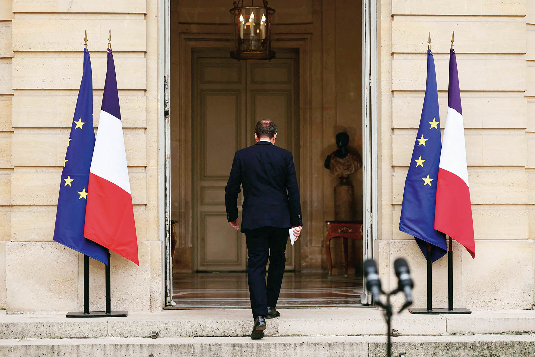 三足鼎立下的法國(guó)政治困局