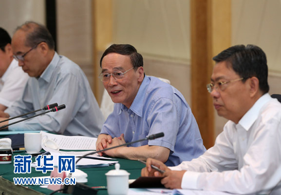 這是7月4日,王岐山在錫林浩特市主持召開(kāi)部分省區(qū)市巡視工作座談會(huì)。新華社記者 龐興雷 攝 這是7月4日,王岐山在錫林浩特市主持召開(kāi)部分省區(qū)市巡視工作座談會(huì)。新華社記者 龐興雷 攝