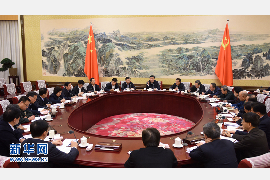 12月28日至29日，中共中央政治局召開(kāi)專題民主生活會(huì)，對(duì)照檢查踐行“三嚴(yán)三實(shí)”情況，討論研究加強(qiáng)黨風(fēng)廉政建設(shè)措施。中共中央總書(shū)記習(xí)近平主持會(huì)議并發(fā)表重要講話。新華社記者 李學(xué)仁 攝 