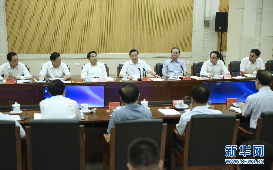 8月31日,中宣部在北京召開創新新聞傳播工作交流會,中共中央政治局委員、中央書記處書記、中宣部部長劉奇葆出席會議并講話。新華社記者蘭紅光攝 8月31日,中宣部在北京召開創新新聞傳播工作交流會,中共中央政治局委員、中央書記處書記、中宣部部長劉奇葆出席會議并講話。新華社記者蘭紅光攝