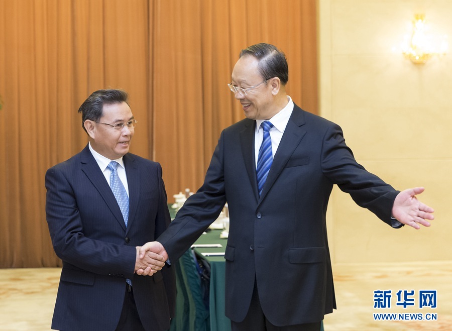 10月12日，中共中央書記處書記、全國政協(xié)副主席杜青林在北京會見來華訪問并出席“2016中國共產(chǎn)黨與世界對話會”的老撾人革黨中央政治局委員、建國陣線中央主席賽頌蓬·豐威漢率領(lǐng)的老撾人革黨代表團。　新華社記者丁海濤攝