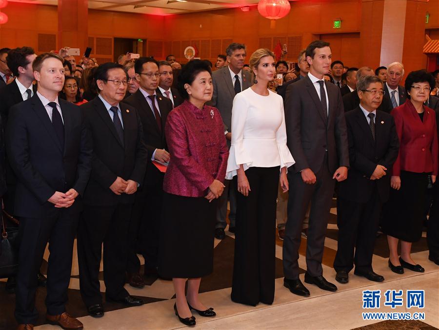 當地時間9月27日晚，正在華盛頓出席首輪中美社會和人文對話的國務院副總理劉延東出席中國駐美國使館2017年國慶招待會。新華社記者殷博古攝