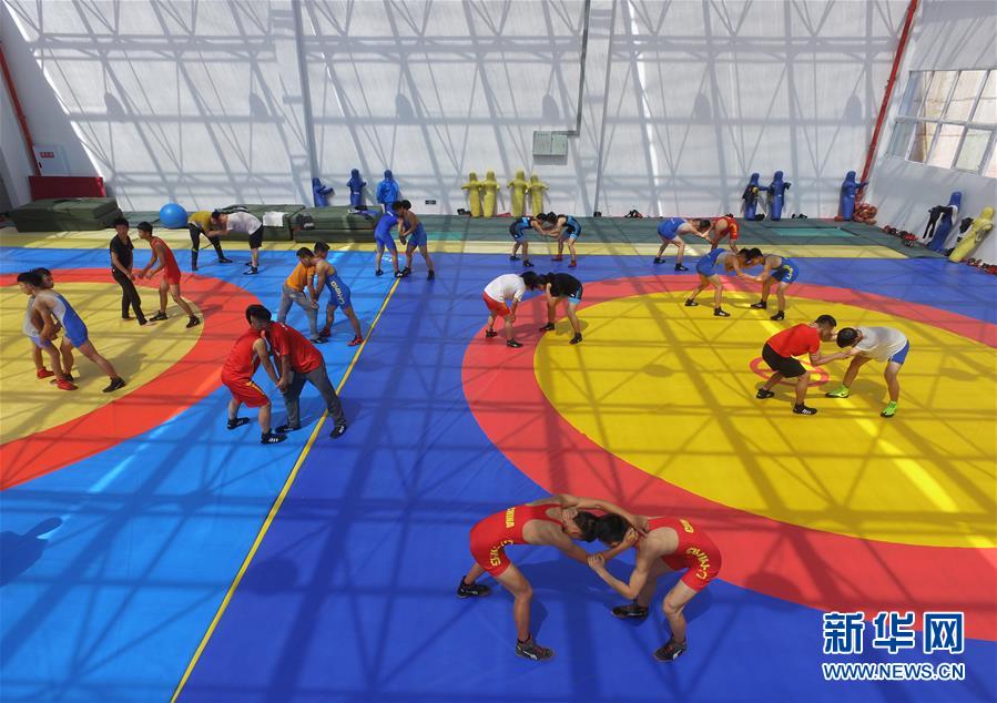 (圖片故事)(1)鄉村中學里的摔跤班