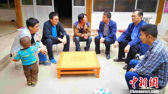 青海扶貧“第一書記”:為貧困山區(qū)孩子圓了“上學(xué)夢”