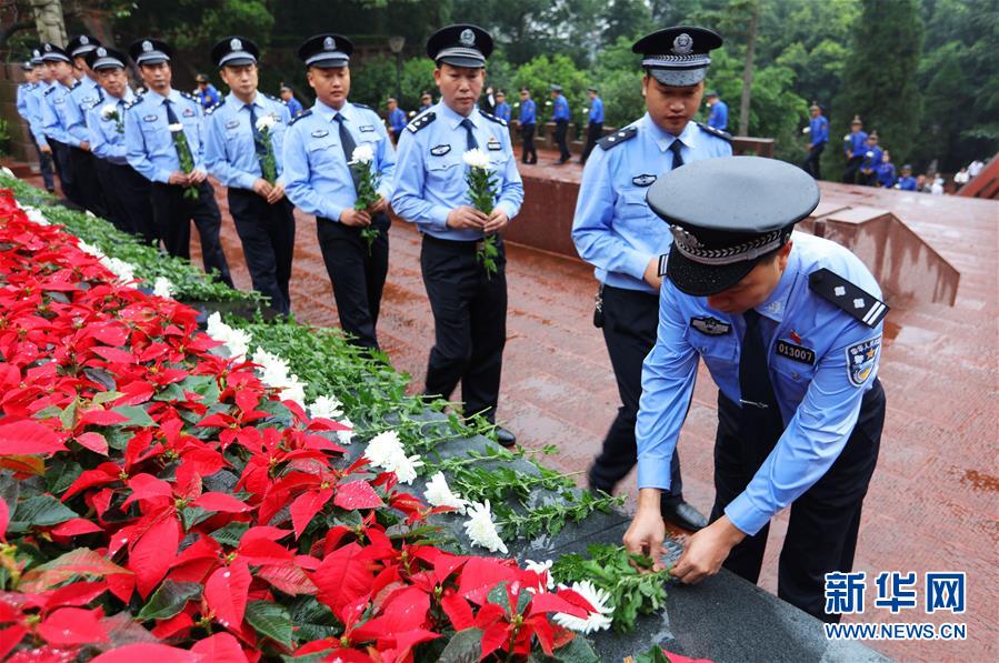 (新華全媒頭條·圖文互動(dòng))(9)致敬英烈 捍衛(wèi)榮光——寫在英雄烈士保護(hù)法實(shí)施后首個(gè)烈士紀(jì)念日