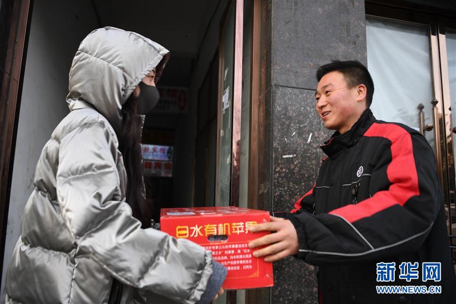 (新華全媒頭條·七樂無窮·春節·圖文互動)(4)變化中彰顯中國發展活力——透視過年方式之變