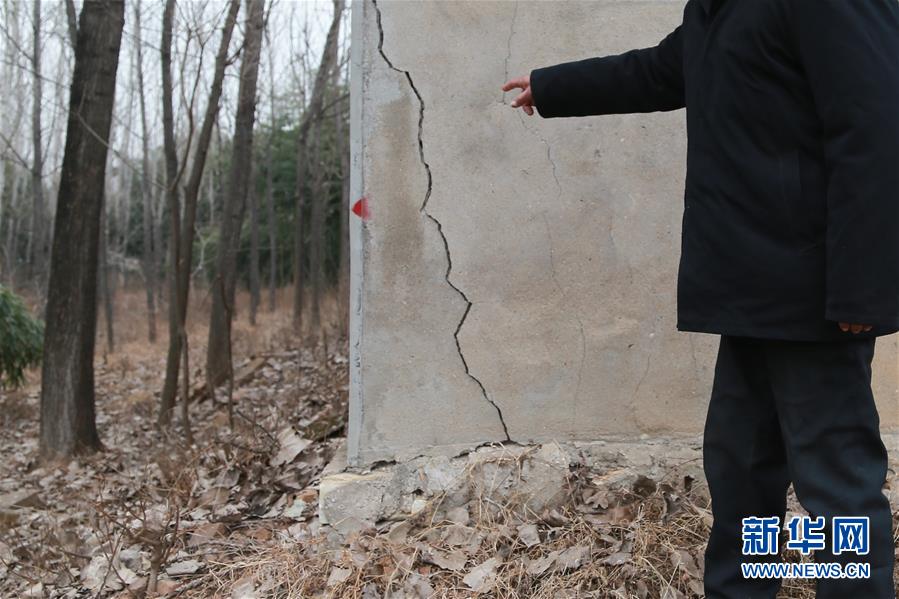 （新華視點·圖文互動）（3）挖掘作業距漢墓中心僅20米，村民住房出現裂縫……“造地”如何變挖山？