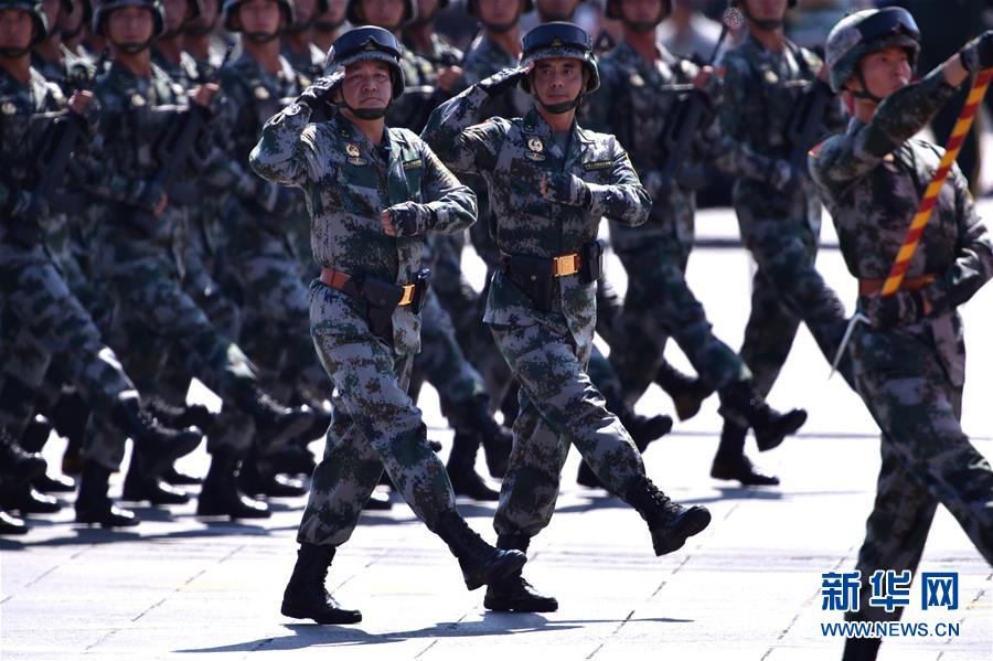 （新華全媒頭條·強軍思想引領新征程·圖文互動）（4）那一刻，我們光榮接受檢閱