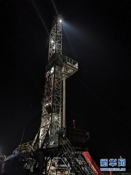 (走基層 聽民聲·圖文互動)(3)“條件進(jìn)步了,好作風(fēng)沒變”——記者夜守大慶油田1205鉆井隊(duì)