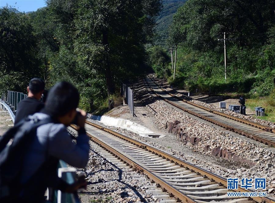 (新華全媒頭條·圖文互動)(9)百年“筑夢”的榮光——寫在京張高鐵全線軌道貫通之際