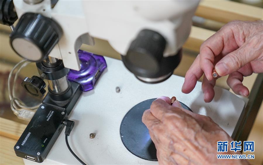 (新華全媒頭條·時代先鋒·圖文互動)(7)傳奇的英雄 無悔的忠誠——記刑偵痕跡檢驗專家崔道植