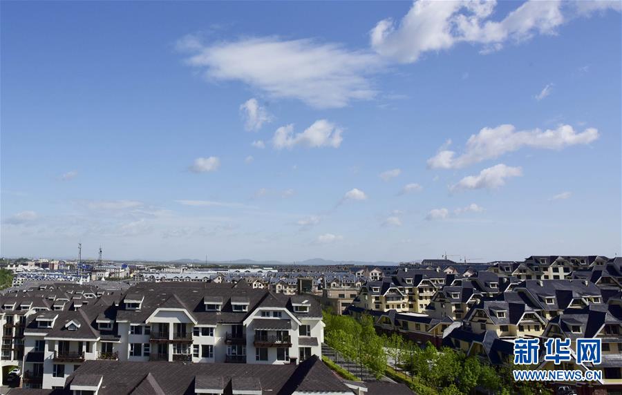 （在習近平新時代中國特色社會主義思想指引下——新時代新作為新篇章·圖文互動）（1）在這里，遇見“詩和遠方”——長白山下“第一鎮”的全域旅游實踐