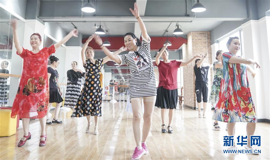 （習(xí)近平的民生關(guān)切事·圖文互動）（5）為了夢圓安居，創(chuàng)造幸福生活——習(xí)近平總書記牽掛的民生事之“住有所居”篇