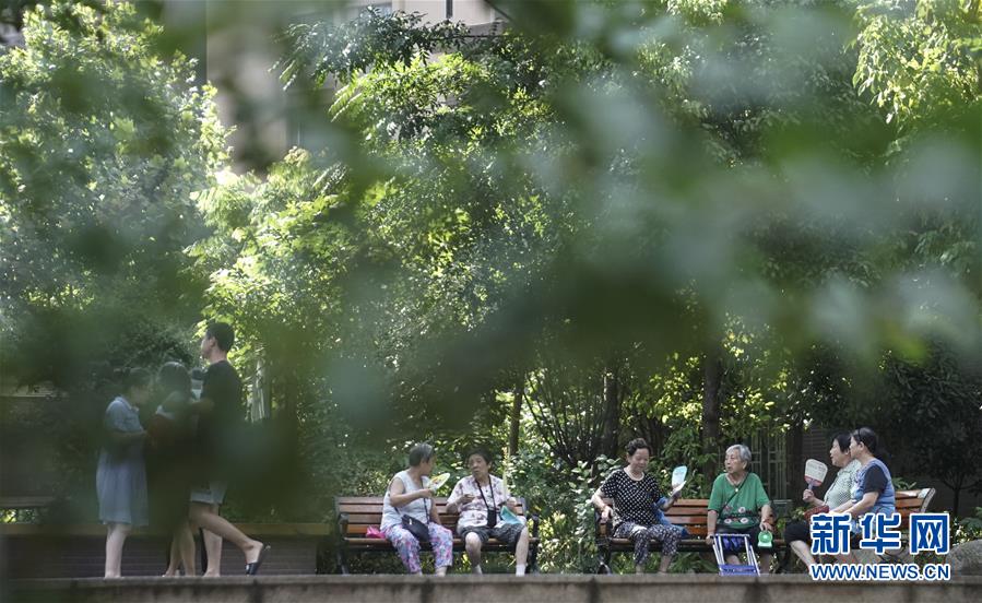 （習(xí)近平的民生關(guān)切事·圖文互動）（6）為了夢圓安居，創(chuàng)造幸福生活——習(xí)近平總書記牽掛的民生事之“住有所居”篇