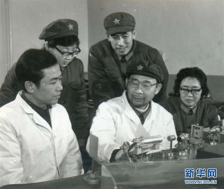 (愛國情 奮斗者·圖文互動(dòng))(1)永不停轉(zhuǎn)的“陀螺”——追記中國工程院院士、國防科技大學(xué)教授高伯龍