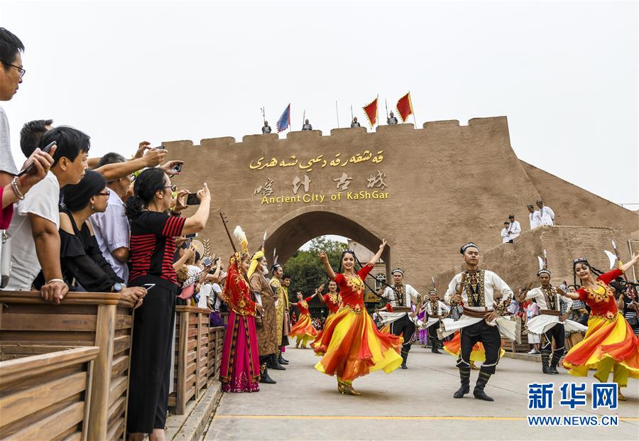 (新華全媒頭條·圖文互動)(8)同心筑夢映天山——新疆70年改革發展穩定述評