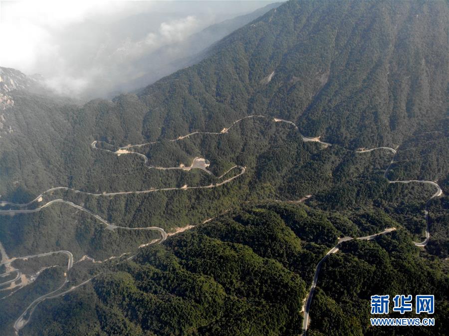 (新華全媒頭條·時代先鋒·圖文互動)(7)換得秋實一夏花——追記基層青年紀(jì)檢監(jiān)察干部李夏