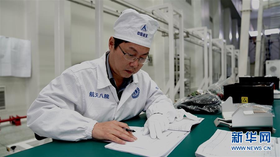 （德耀中華·圖文互動）（2）王曙群：“腳踏實地、仰望星空”的大國工匠