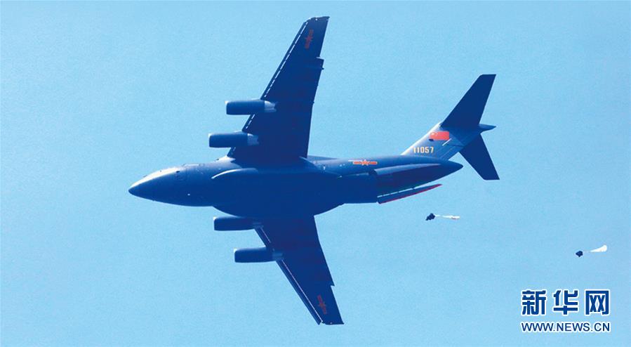 （新華全媒頭條·人民空軍70年·圖文互動）（10）陽光照耀奮飛的航程——黨中央、中央軍委和習主席關心人民空軍建設發展紀實