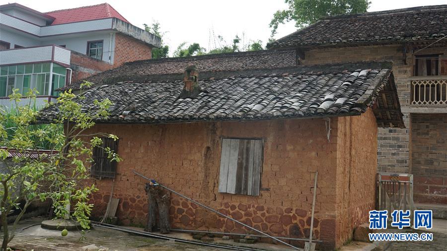 (新華全媒頭條·圖文互動)(2)守望80年的土房 永恒不變的初心——贛南蘇區曹承鳳家“三棟房”記事