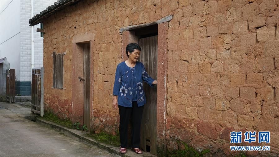 (新華全媒頭條·圖文互動)(4)守望80年的土房 永恒不變的初心——贛南蘇區曹承鳳家“三棟房”記事