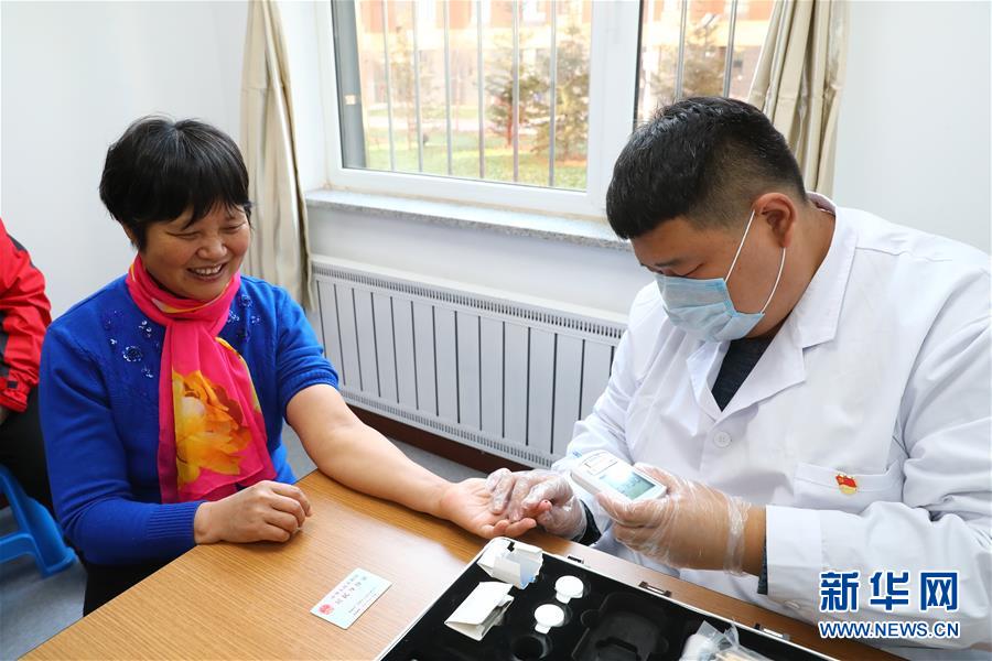 (四中全會精神在基層·圖文互動)(5)棚改區的民生新事:給回遷居民補上康養服務短板