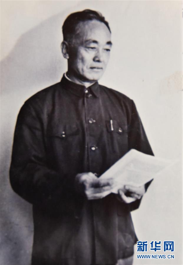 （新華全媒頭條·圖文互動(dòng)）（3）滄海橫流 信仰彌堅(jiān)——記共產(chǎn)黨員、湘潭大學(xué)九旬教授滄南