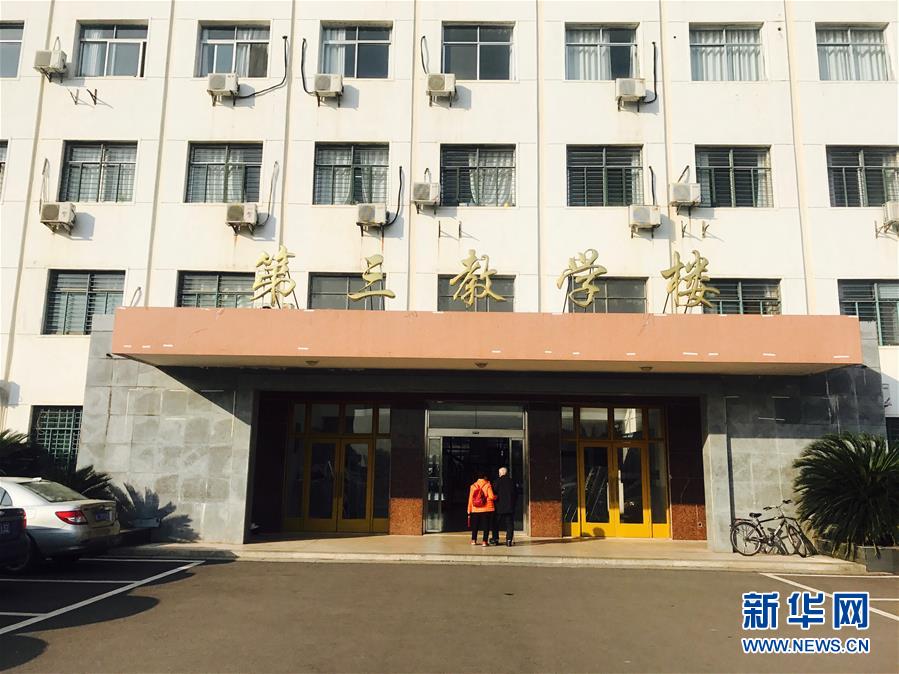 （新華全媒頭條·圖文互動(dòng)）（12）滄海橫流 信仰彌堅(jiān)——記共產(chǎn)黨員、湘潭大學(xué)九旬教授滄南