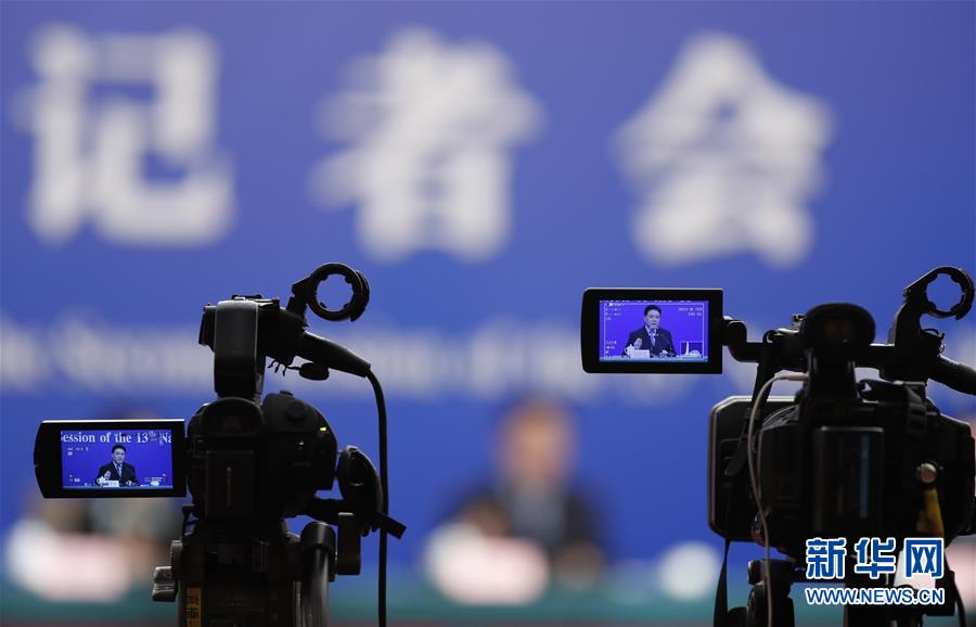 （兩會·XHDW）（14）最高人民法院審判委員會副部級專職委員劉貴祥等就“攻堅‘基本解決執行難’”答記者問