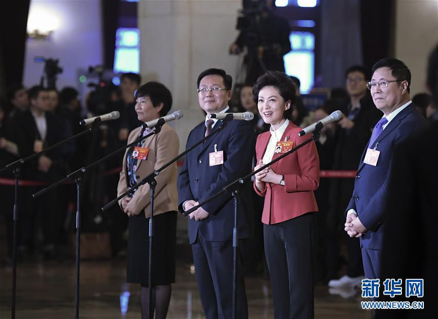 (新華全媒頭條·圖文互動)(8)2019——春天里的中國兩會故事