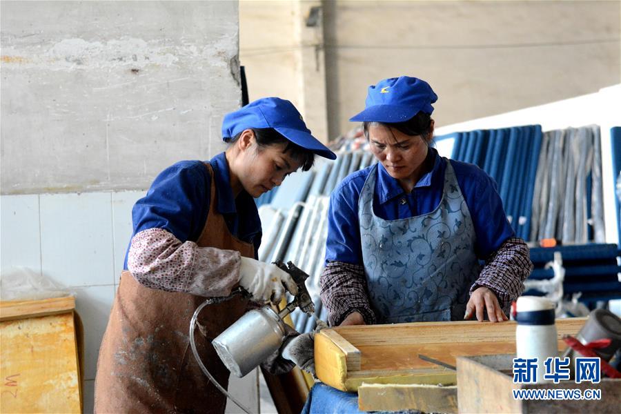 (新春走基層·圖文互動(dòng))(1)聾啞姐妹的無聲春運(yùn)