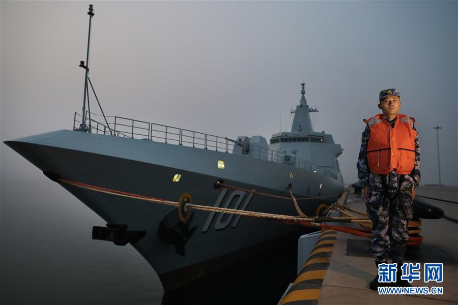 (新春走基層·圖文互動)(4)“我們的目標在視距之外,征途是星辰大海”——夜探國產(chǎn)首艘萬噸級驅逐艦南昌艦