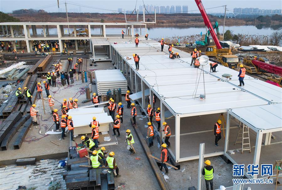 (新華全媒頭條·圖文互動)(6)黨旗,高高飄揚在防控疫情斗爭第一線——各級黨組織和廣大黨員干部投身疫情防控阻擊戰(zhàn)紀實