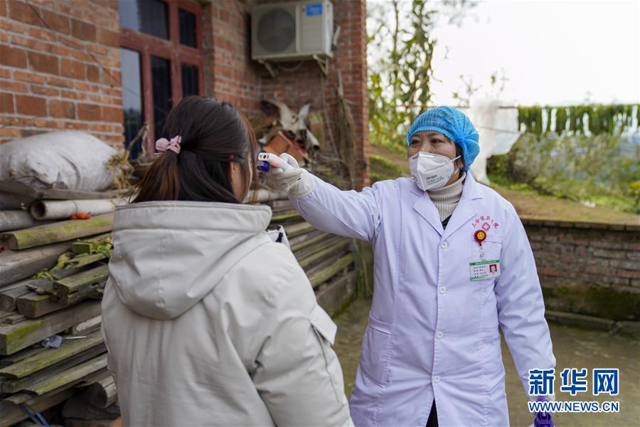 (聚焦疫情防控·圖文互動)(7)一對抗疫夫妻的“一線連軸轉(zhuǎn)”