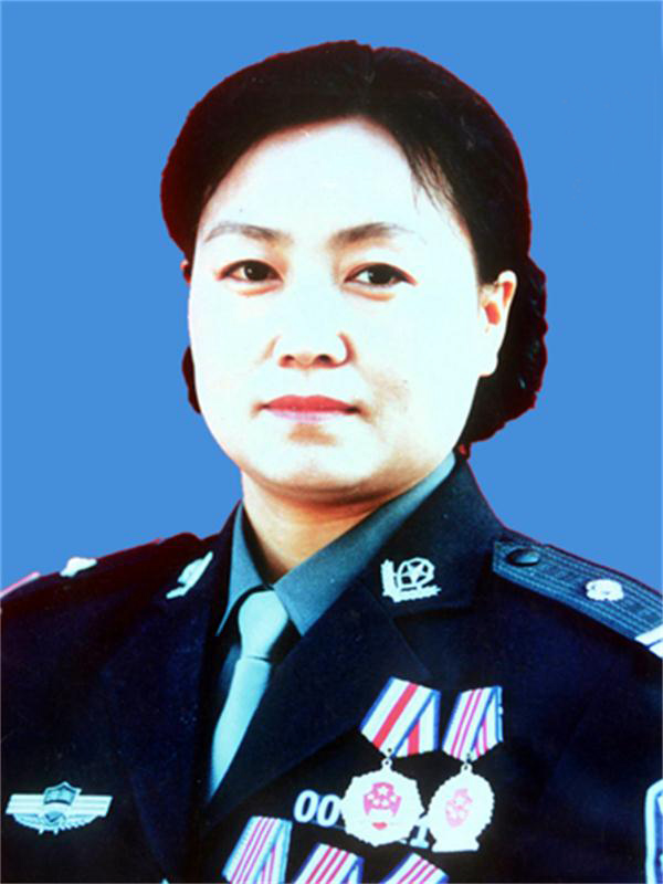 (為了民族復興·英雄烈士譜·圖文互動)人民愛戴的忠誠衛(wèi)士任長霞