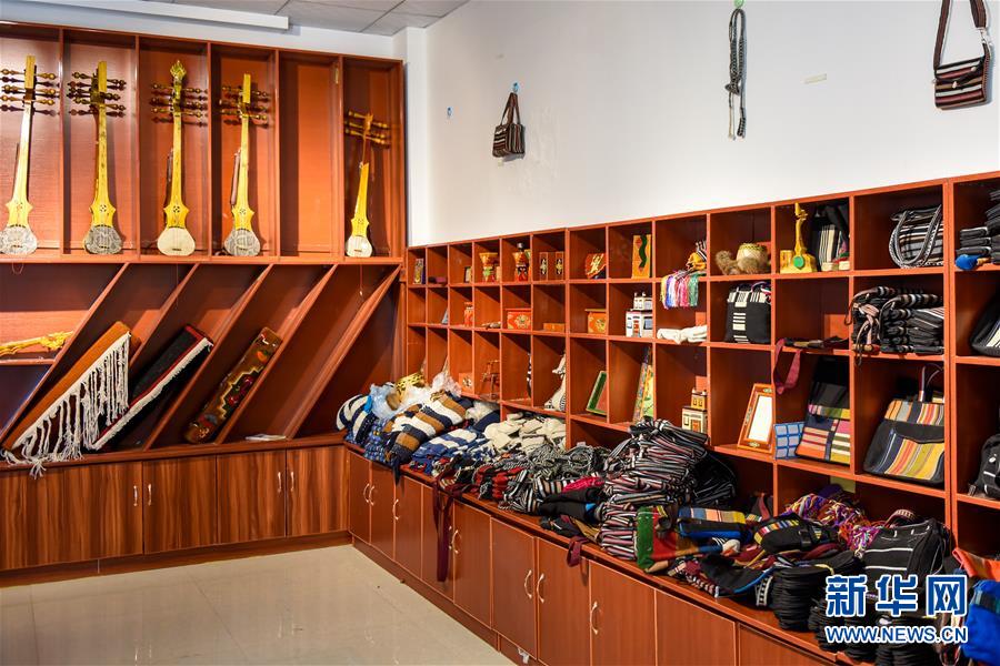 (新春走基層·圖文互動)(3)一個海拔4800米山村的“新生”