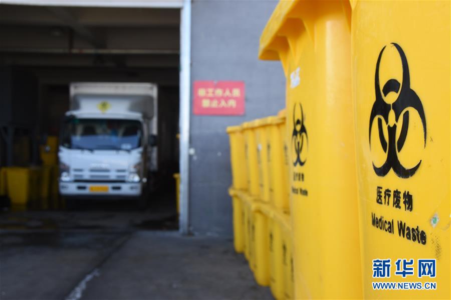 (聚焦疫情防控·圖文互動)(5)另類“白衣戰(zhàn)士”:堅守醫(yī)療廢物處置第一線
