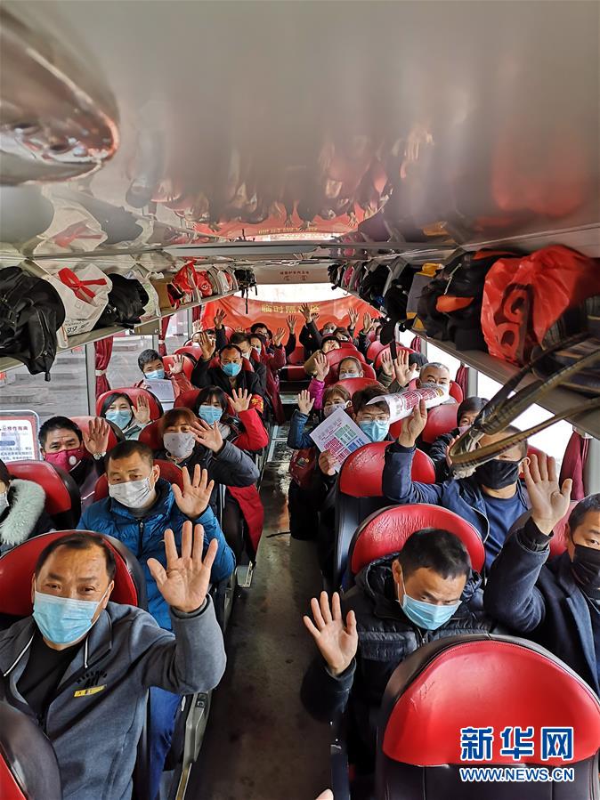 (做好六穩工作 應對復雜局面·圖文互動)(1)四川:“點對點、一站式”送農民工安全返崗