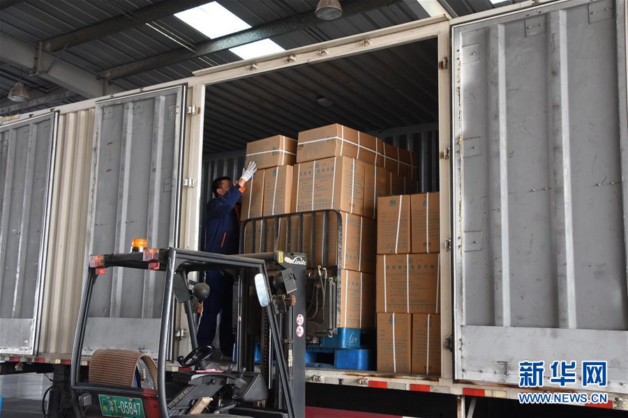 （圖文互動(dòng)）（1）爭(zhēng)分奪秒，為了那千公里之外的馳援——急需防疫物資天津復(fù)工復(fù)產(chǎn)一線見(jiàn)聞