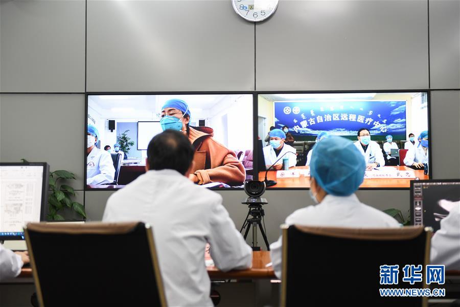 (聚焦疫情防控·圖文互動)(3)特寫:遠程醫療中心里的生命接力