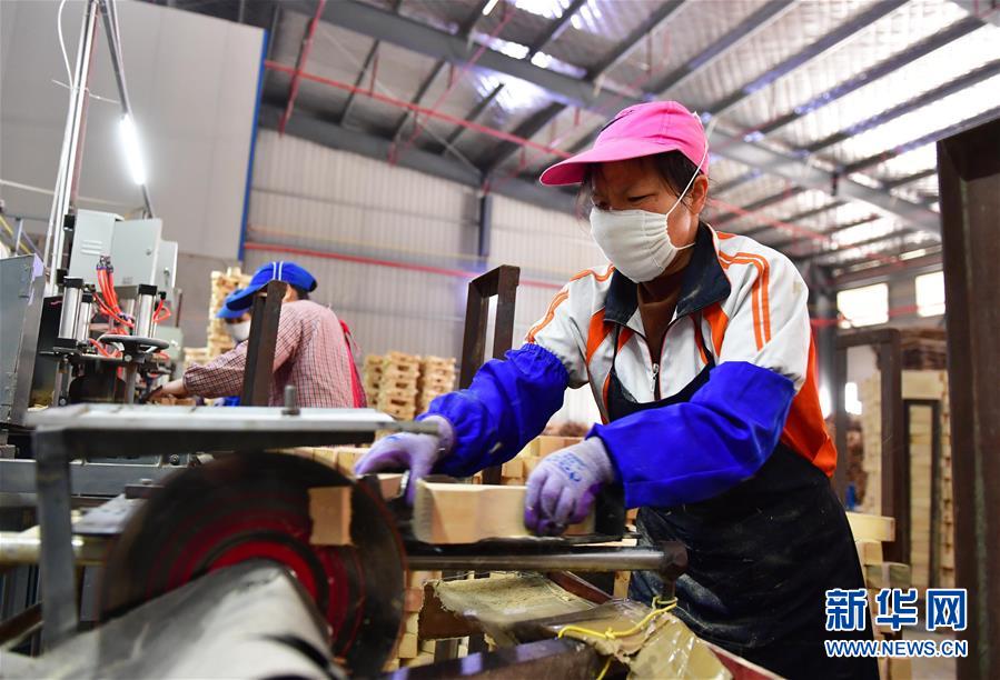 (新華全媒頭條·圖文互動)(15)磨難壓不垮 奮起正當時——習近平總書記在統籌推進新冠肺炎疫情防控和經濟社會發展工作部署會議上的重要講話振奮人心凝聚力量