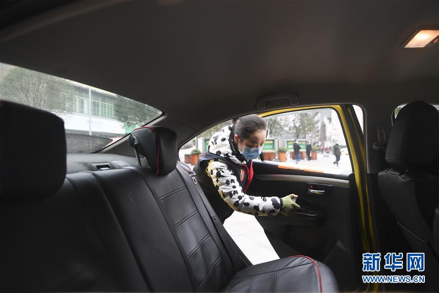 （聚焦疫情防控·圖文互動）（3）“讓醫(yī)務人員無后顧之憂！”——重慶志愿者“守護”千余名一線醫(yī)護人員家屬見聞