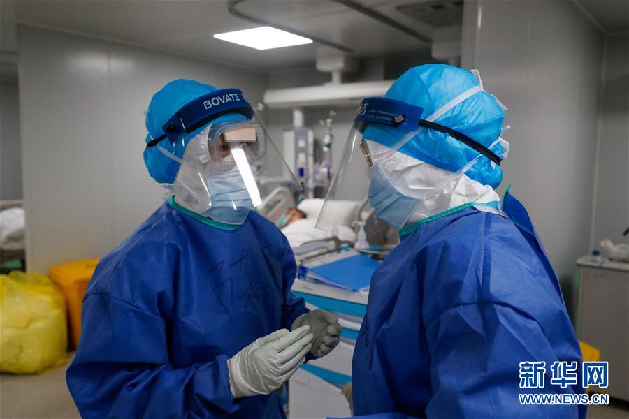 (一線抗疫群英譜·圖文互動)(1)嫻靜少言 不慕榮利——記火神山醫(yī)院重癥醫(yī)學(xué)一科護士長陳靜