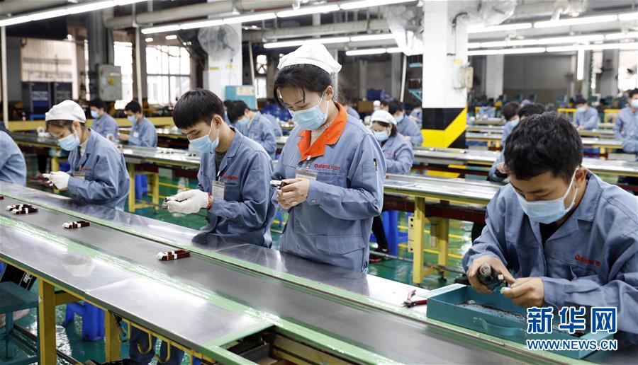(抓好經(jīng)濟發(fā)展 應(yīng)對復雜局面·圖文互動)(4)在“家電之都”順德看“中國制造”抗壓前行