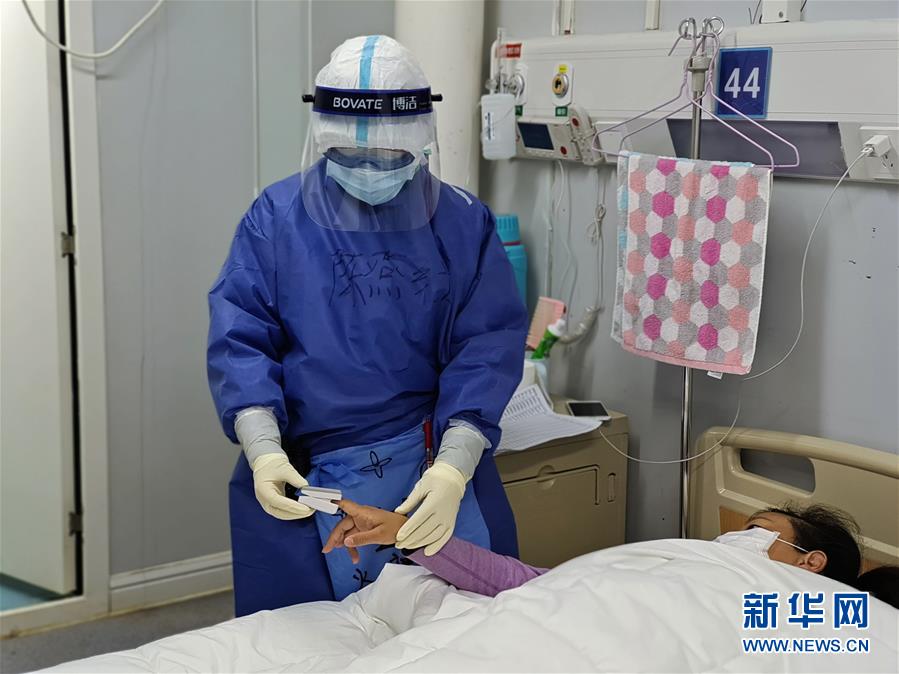 (一線(xiàn)抗疫群英譜·圖文互動(dòng))(2)火神山有個(gè)“紅孩兒”——記火神山醫(yī)院“紅區(qū)”護(hù)士陳燕紅